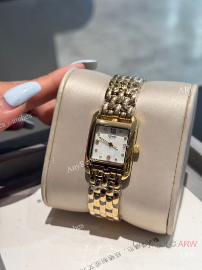 High Quality Replica HERMES CAPE COD Gold 316 Stainless Steel Bracelet Mother-Of-Pearl White Face Dial Stainless Steel Diamond Inlaid Case Watch 23x23mm